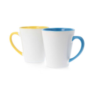 latte puodelis, spalvotas latte puodelis, latte puodelis su uzrasu, puodeliai kavai, puodelis su nuotrauka