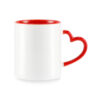 Baltas puodelis raudonu vidumi su širdelės formos rankenėle