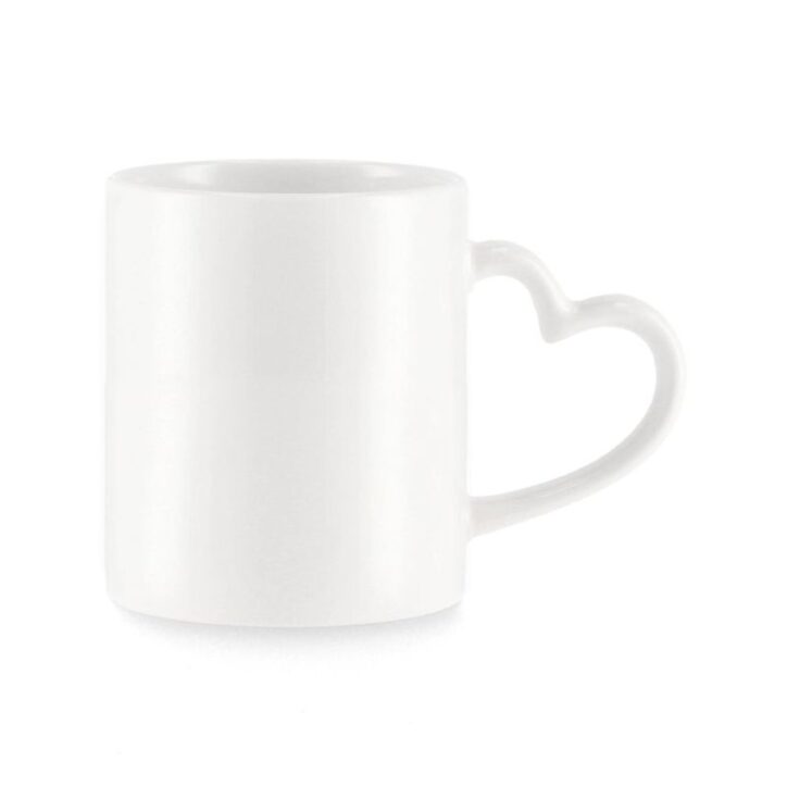 Baltas keraminis puodelis su širdelės formos rankenėle