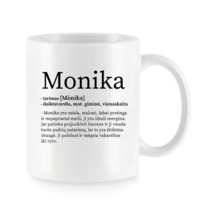 Baltas keraminis puodelis su vardu „Monika“ ir žaismingu vardo apibūdinimu
