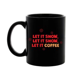 Juodas keraminis puodelis su raudonu užrašu „Let it snow, let it coffee“ ir snaigėmis