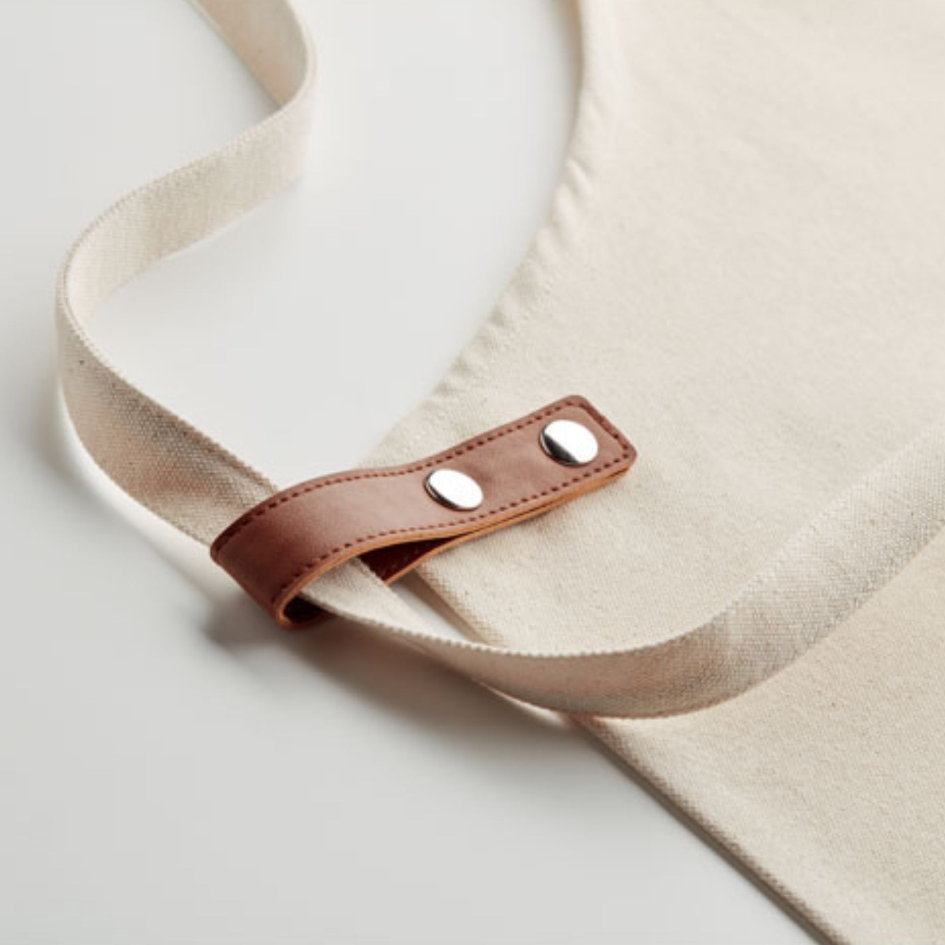 Ekologiškos drobės virtuvinė prijuostė „Nagpur“ 6 Ekologiškos drobės virtuvinė prijuostė „NAGPUR“ su norimaisi užrašais